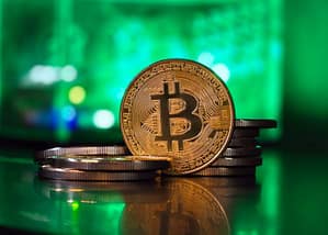 Halfway To Clean: Bitcoin Hits 50% Renewable Mark, Ripple Chairman Reacts